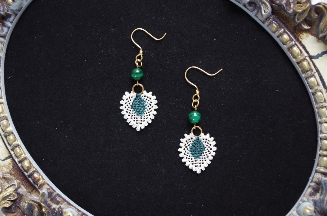 Eneoya's one-point motif earrings and malachite - 耳环/耳夹 - 聚酯纤维 绿色