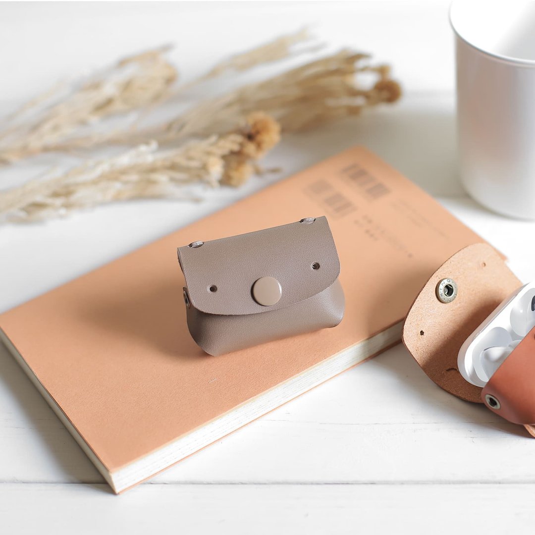 常见的Goody Bro 浅灰真皮革手工 AirPods Pro &2 保护套 - 数码小物 - 真皮 灰色