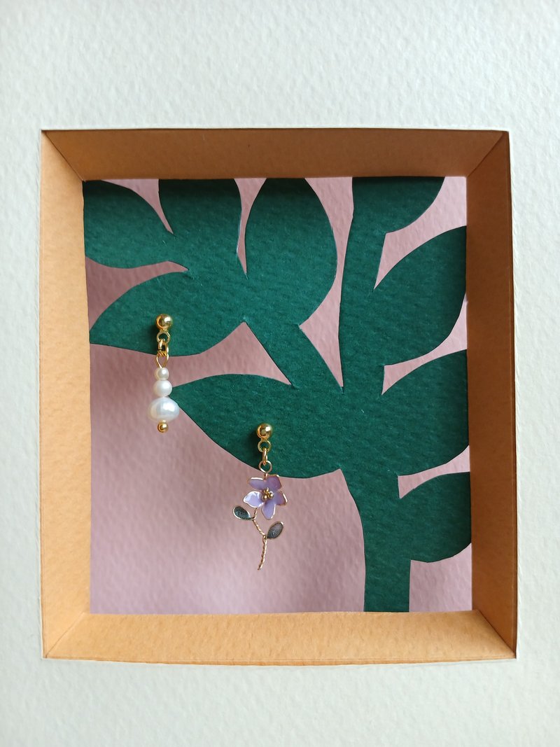 可爱小花耳环(绫)单边真珠款式 - 耳环/耳夹 - 铜/黄铜 