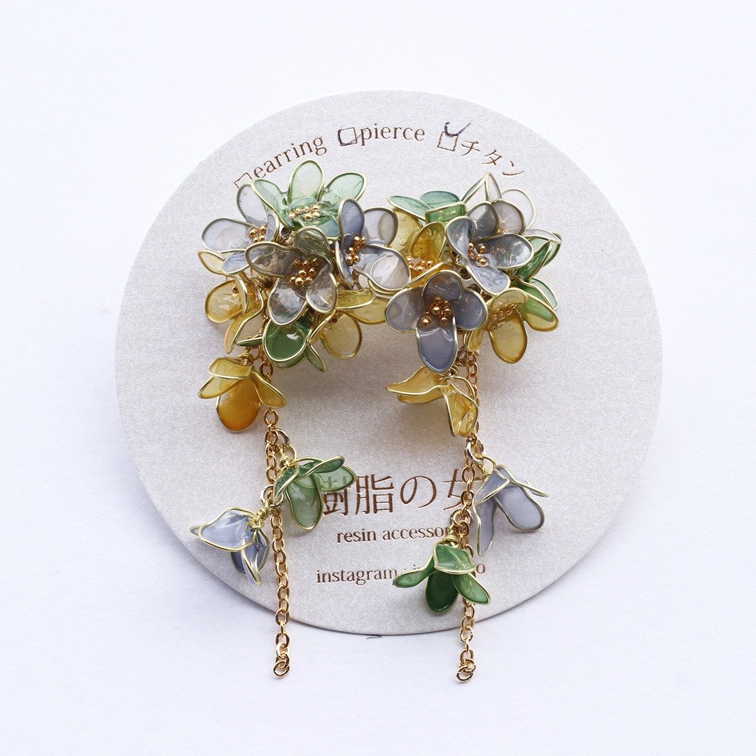 Blooming flower earrings green and yellow - 耳环/耳夹 - 其他材质 黄色