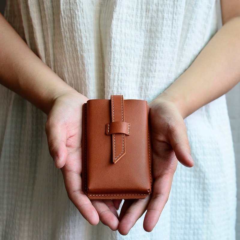 【牧羊人的聚会】植鞣牛皮名片夹 棕色皮革 信用卡 刻字 礼物 - 名片夹/名片盒 - 真皮 咖啡色