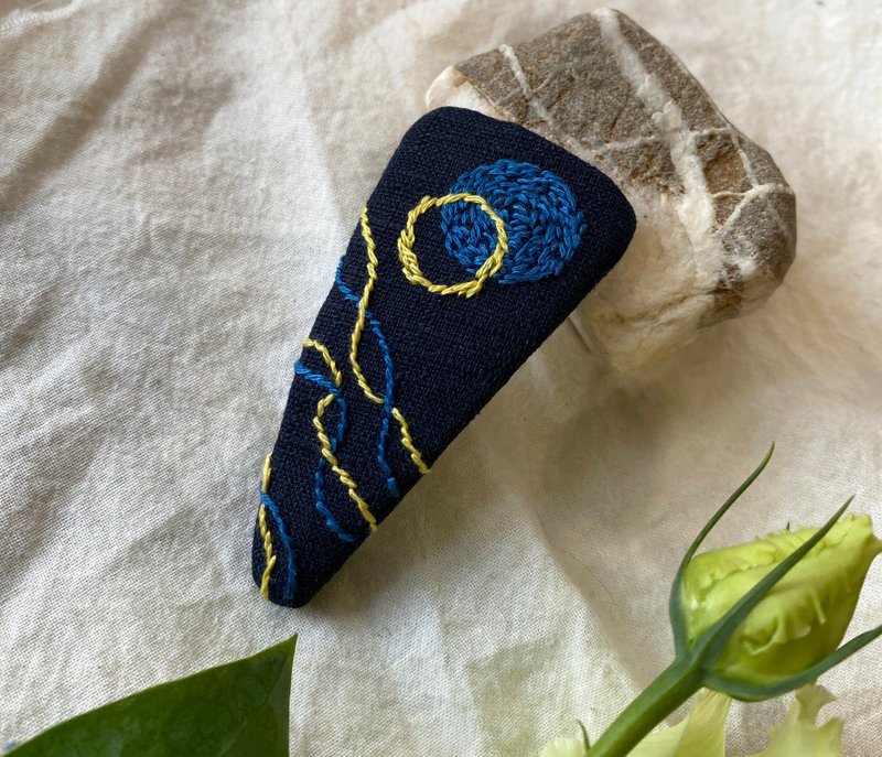 : 海岛月色 : 刺绣发夹 BB夹 包布发饰 蓝色 手工花布丨之地 - 发饰 - 棉．麻 蓝色