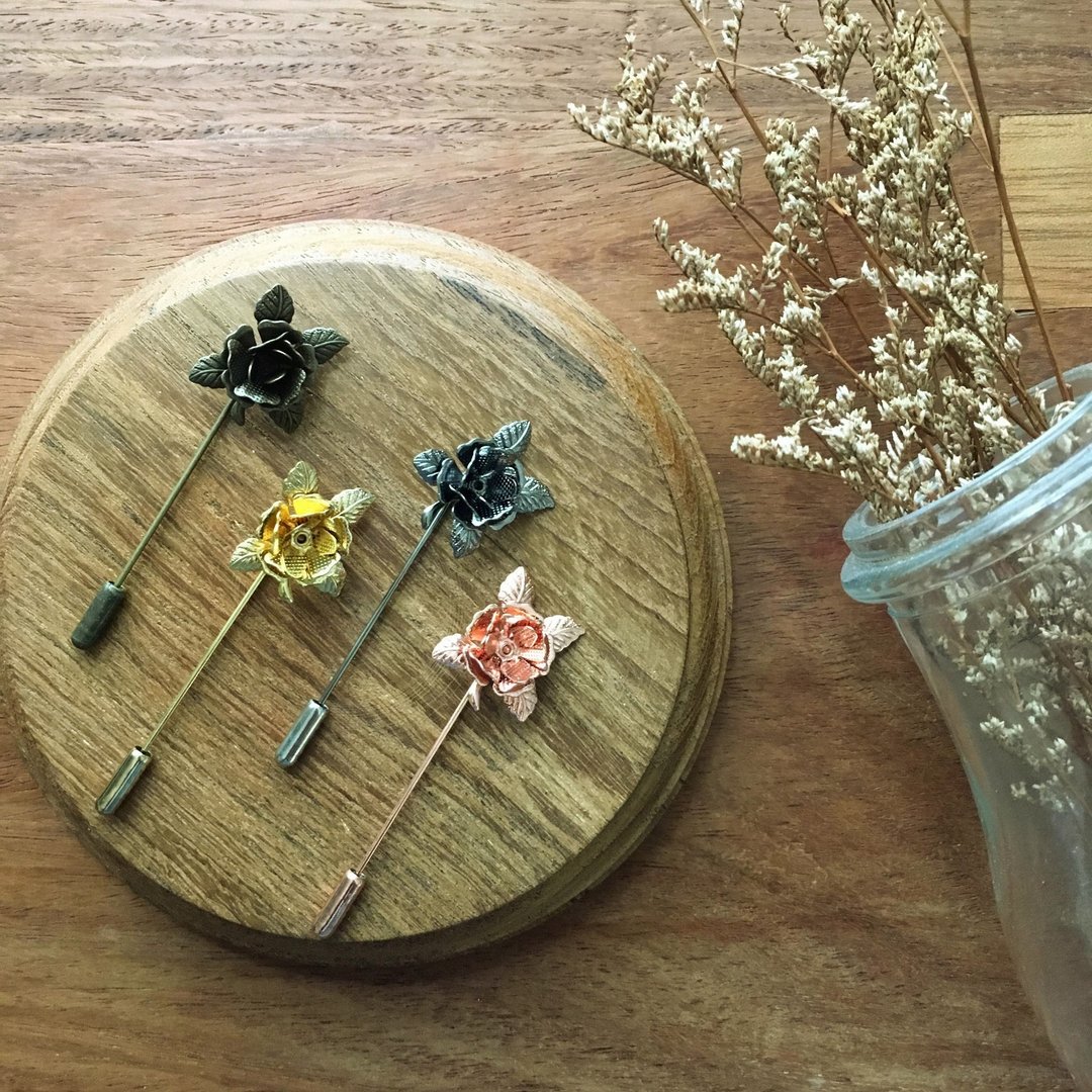 Flower Metal Lapel Pin/Brooch - 胸针 - 其他金属 多色