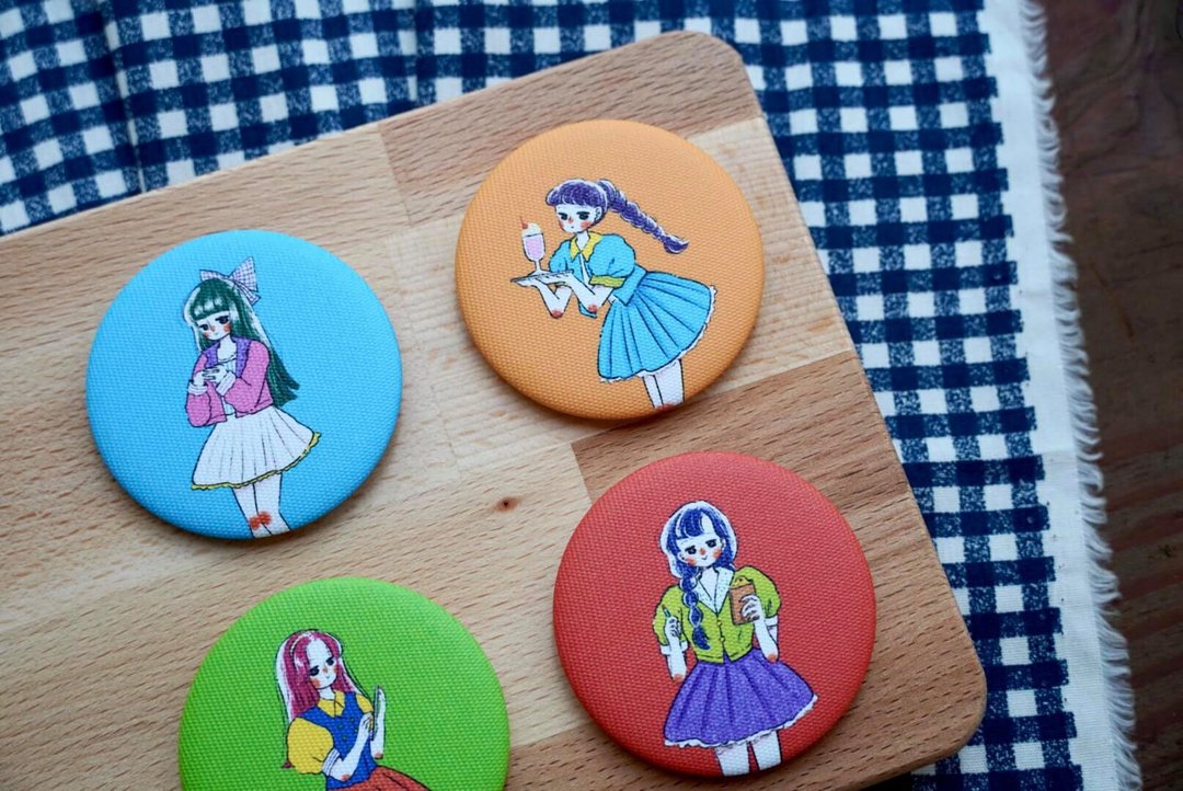 (买一送一)油画布胸章 80'S美少女 - 徽章/别针 - 塑料 