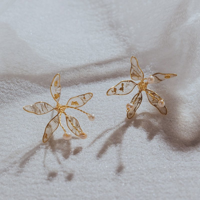 【六月花】贴耳式耳环 | 水晶花饰品 - 耳环/耳夹 - 树脂 透明