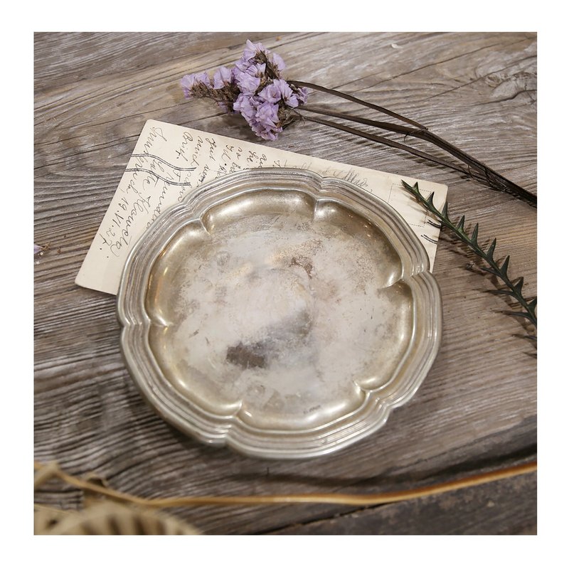 西班牙老件.早期镍银镀银金属合金圆盘.小置物盘.花边造型收纳盘 - 其他 - 其他金属 