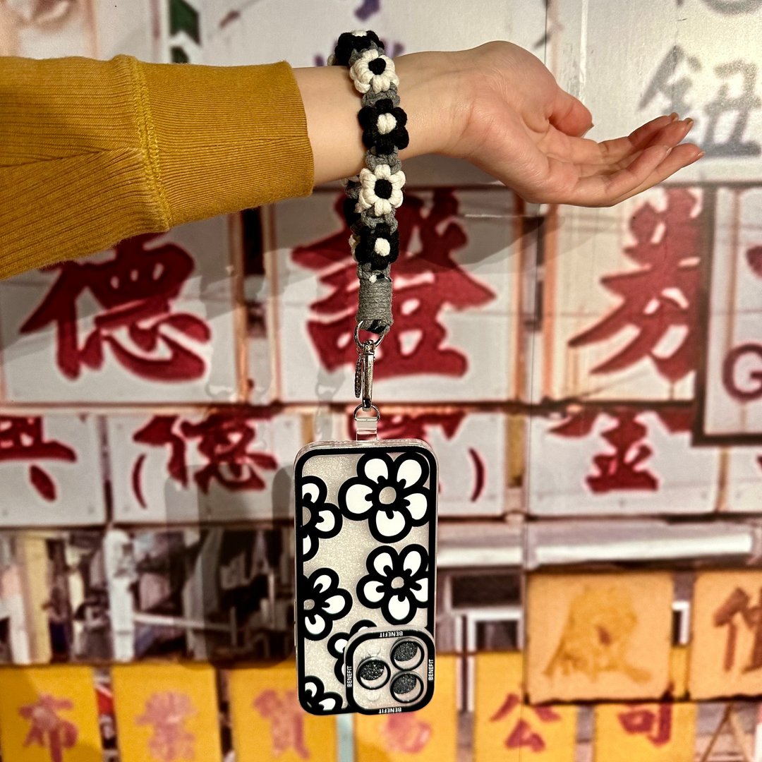 【定制化】双色花 手腕款 六瓣花花手机挂绳 定制化 电话绳 短版 - 挂绳/吊绳 - 棉 