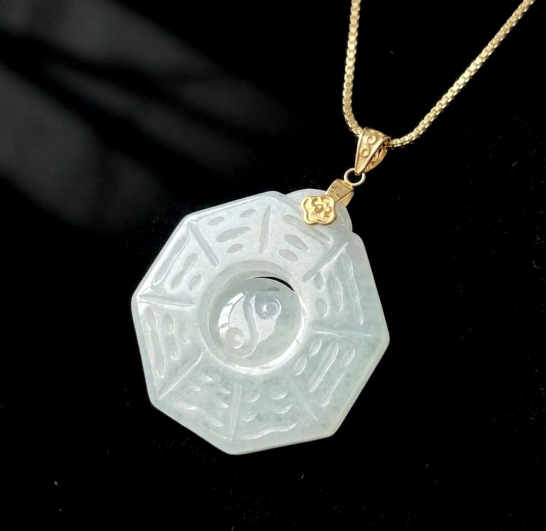 【干坤太极】冰种翡翠八卦 18K 金坠头 | 天然缅甸翡翠 A 货 | 送礼 - 吊饰 - 玉石 白色