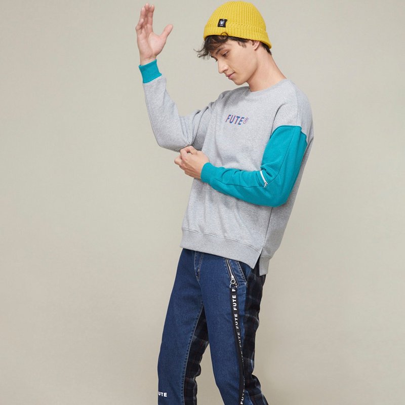 【中性款】3D LOGO拚接袖圆领上衣 / 麻灰色 - 男装上衣/T 恤 - 棉．麻 灰色