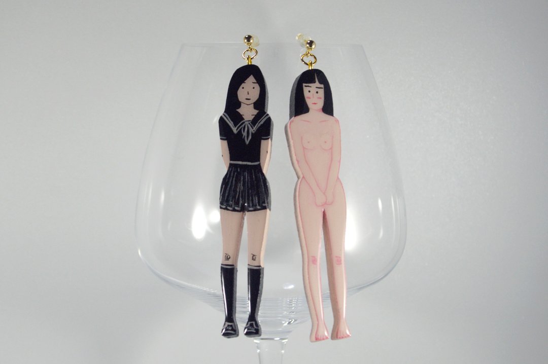 黑色水手服少女 和 裸体少女 人形长款耳钉耳环 手绘木制 - 耳环/耳夹 - 木头 黑色