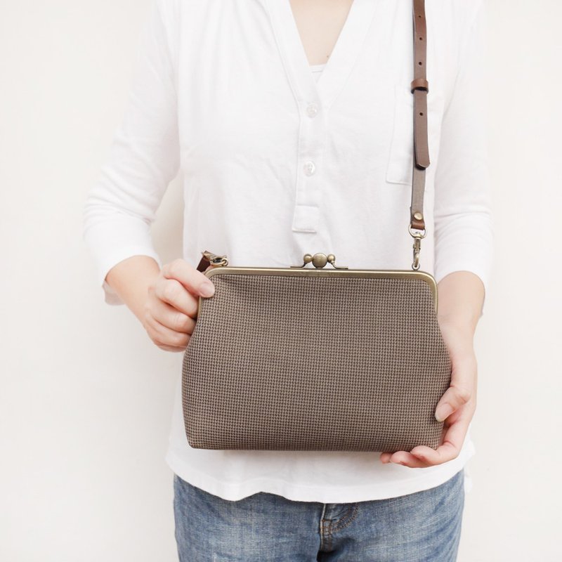 绅士西装    两大格肩背包 / 手机包 / 口金包 【台湾制造】 - 侧背包/斜挎包 - 其他金属 灰色