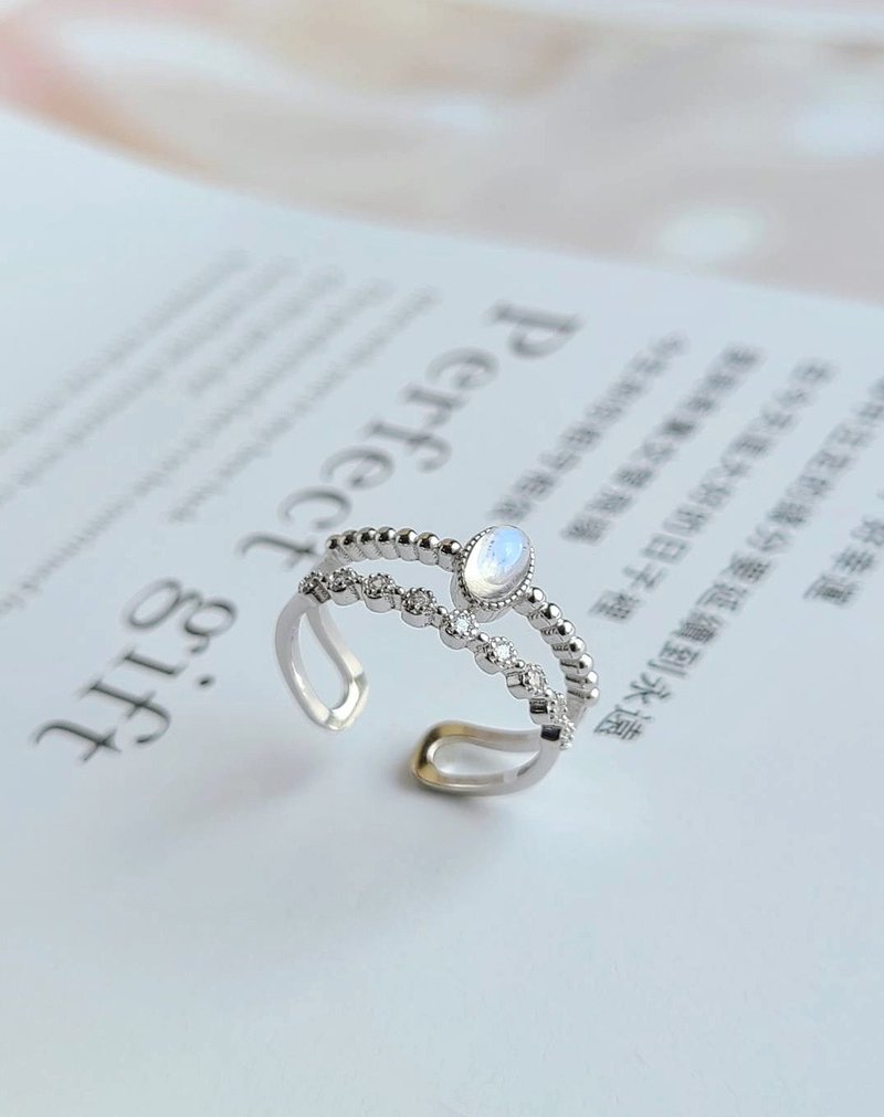 永恒系列 / 透料带蓝光 月光石 恋人之石 925银戒指 - 戒指 - 半宝石 透明