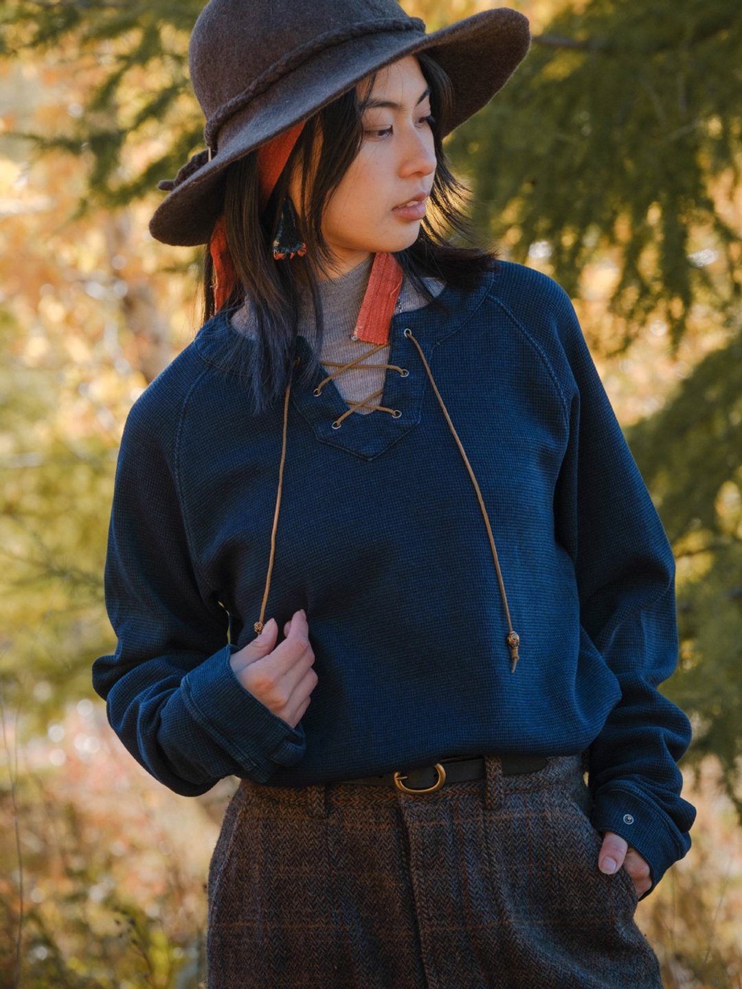 靛藍色 華夫格全棉靛藍V領細帶長袖上衣 - 女装 T 恤 - 棉．麻 蓝色