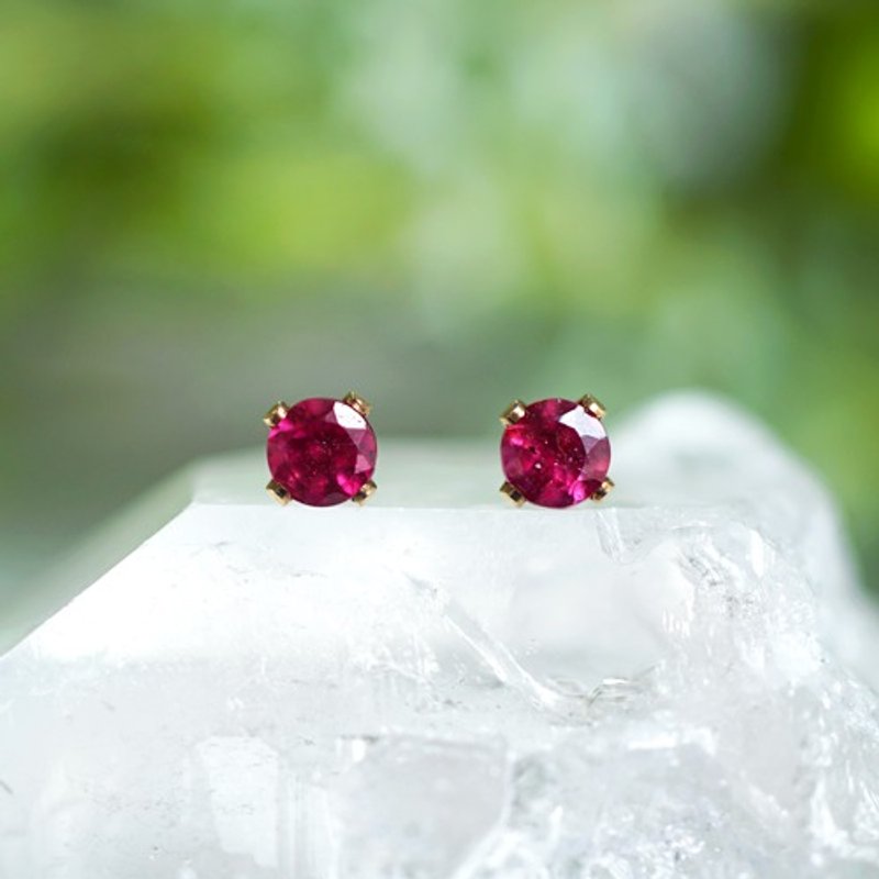 3mm Ruby Stud Earrings Friede - 耳环/耳夹 - 宝石 红色
