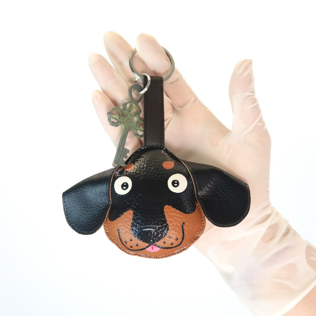 腊肠犬造型钥匙圈，给爱宠人士的礼物，为您的包袋增添迷人风采。 - 吊饰 - 人造皮革 黑色