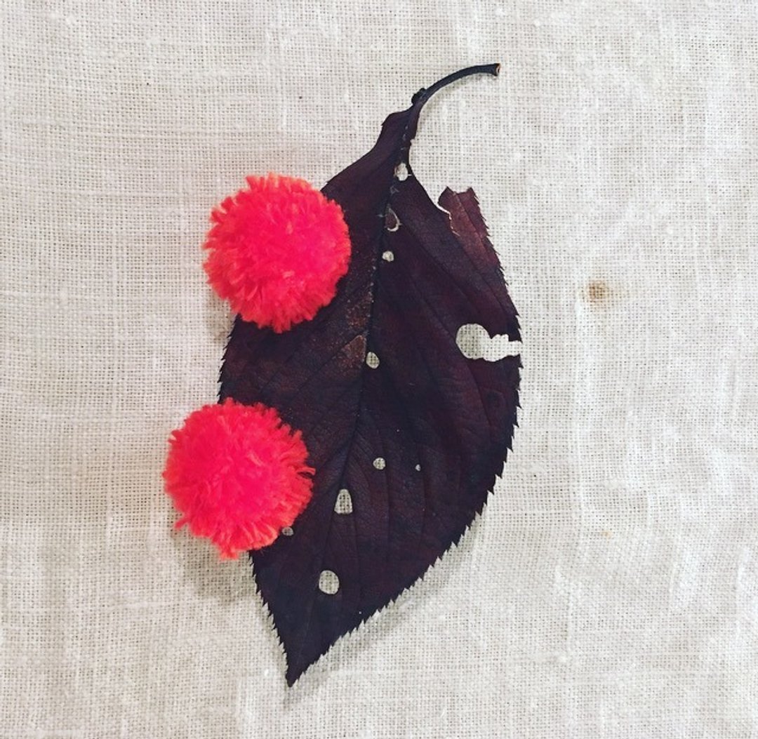 Fluffy earrings "ears" - 耳环/耳夹 - 棉 红色