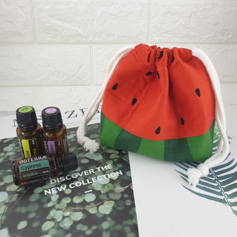P-03 携带式精油收纳包 万用包 抽绳包 可摆放8支15ml精油 可绣字 - 香薰/精油/线香 - 棉．麻 