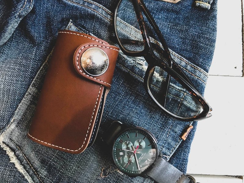 TWO FOLD Adult bicolor two-fold key case that can be used at work Card storage OK TFK-BN-WSi - 钥匙链/钥匙包 - 真皮 咖啡色