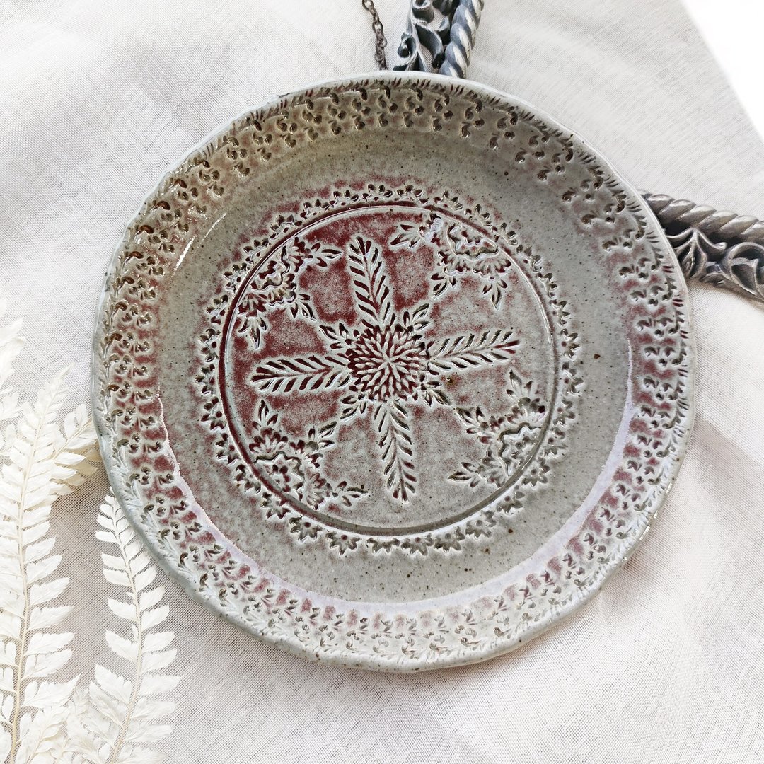 雕花盘-手工陶瓷盘子浅盘17cm - 盘子/餐盘/盘架 - 陶 红色