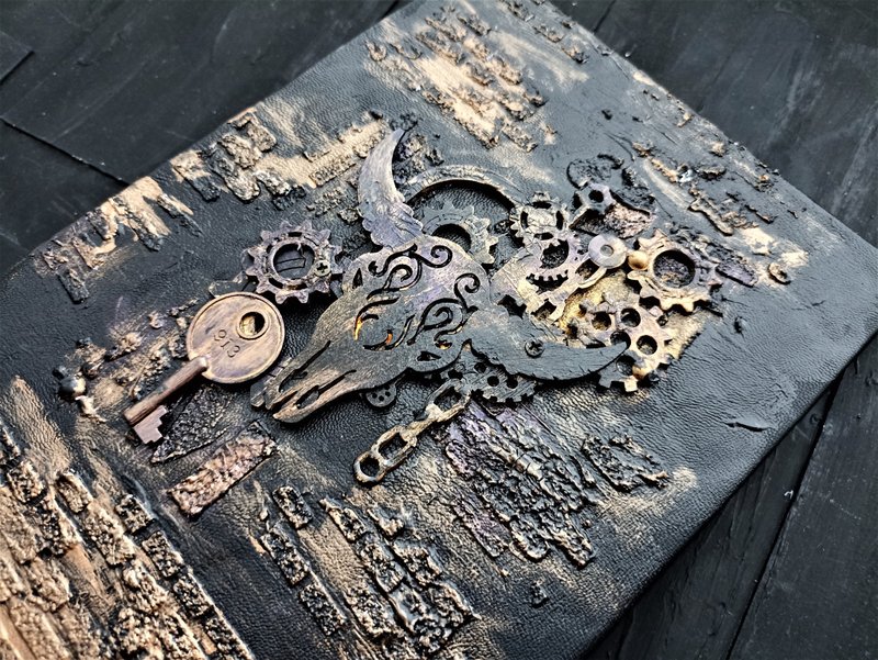 Steampunk journal handmade for sale Gothic grimoire notebook mechanical blank - 笔记本/手帐 - 纸 黑色