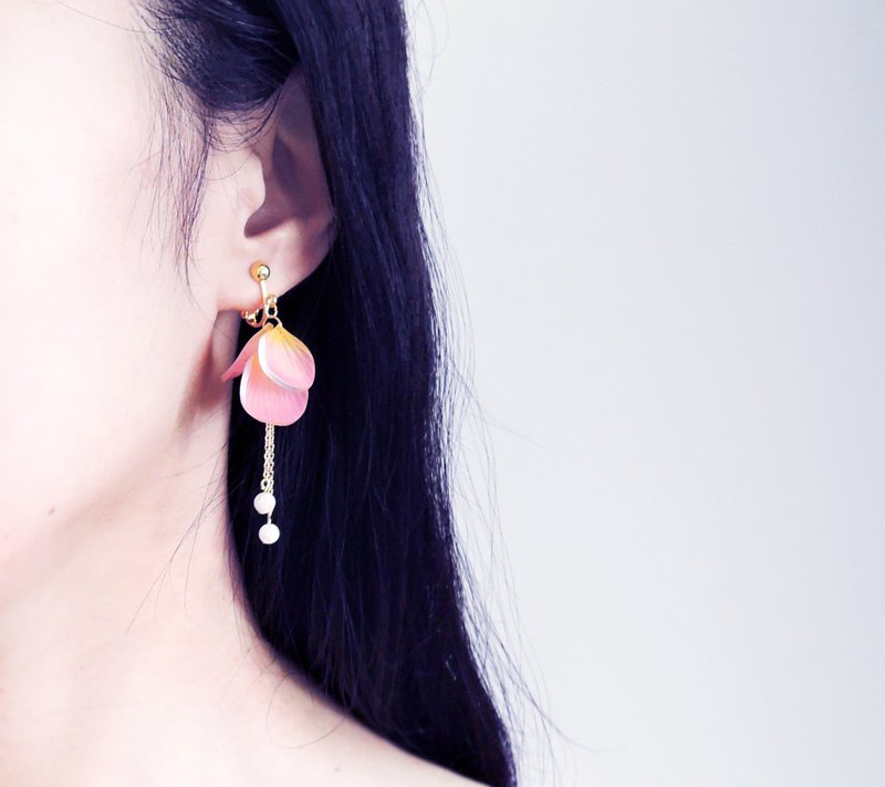 幸运四叶 鱼尾繁生 樱花粉红 14K包金 手工垂坠耳环 耳夹 - 耳环/耳夹 - 树脂 粉红色