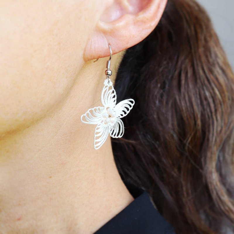 PREMIUM蕾丝耳环【Stella】象牙白 - 耳环/耳夹 - 绣线 白色