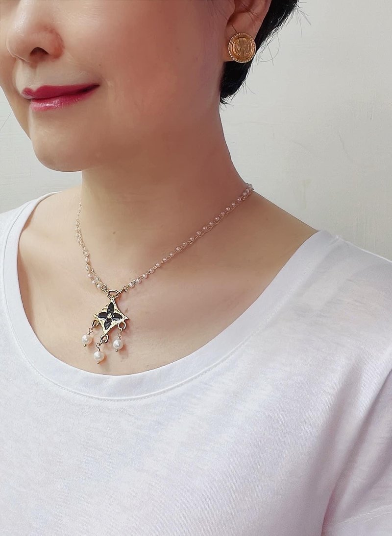 LV BLOSSOM系列坠子 老件新作 双层珍珠项链Reworked - 项链 - 其他金属 