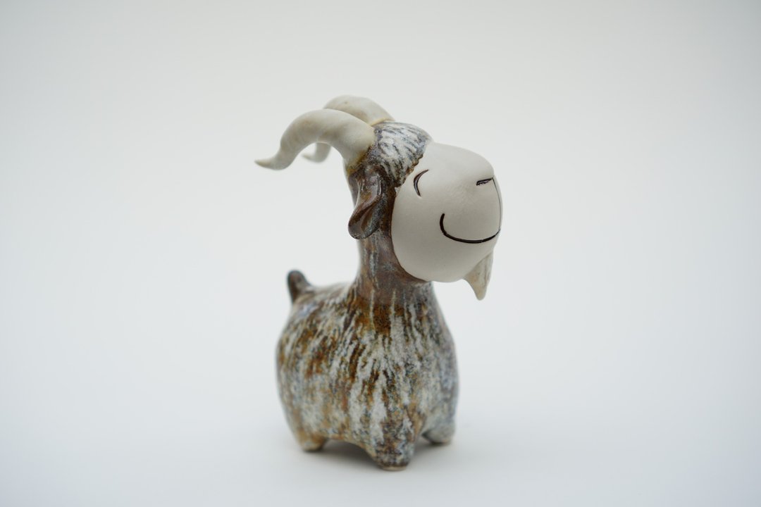 Ceramic Goat, handmade ceramics, Smiling Goat, Super Cute Goat, Ceramic  - 花瓶/陶器 - 陶 咖啡色