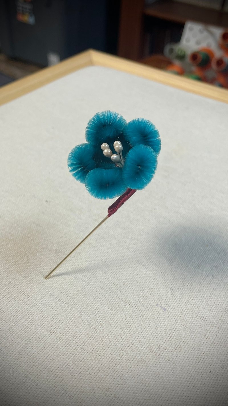 梅花胸针 绒花工艺 - 胸针 - 其他人造纤维 