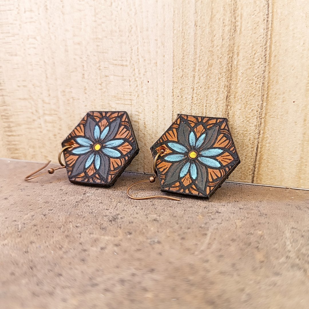 手绘花卉曼陀罗垂赃皮革耳环，波希米亚夏日饰品 - 耳环/耳夹 - 真皮 多色