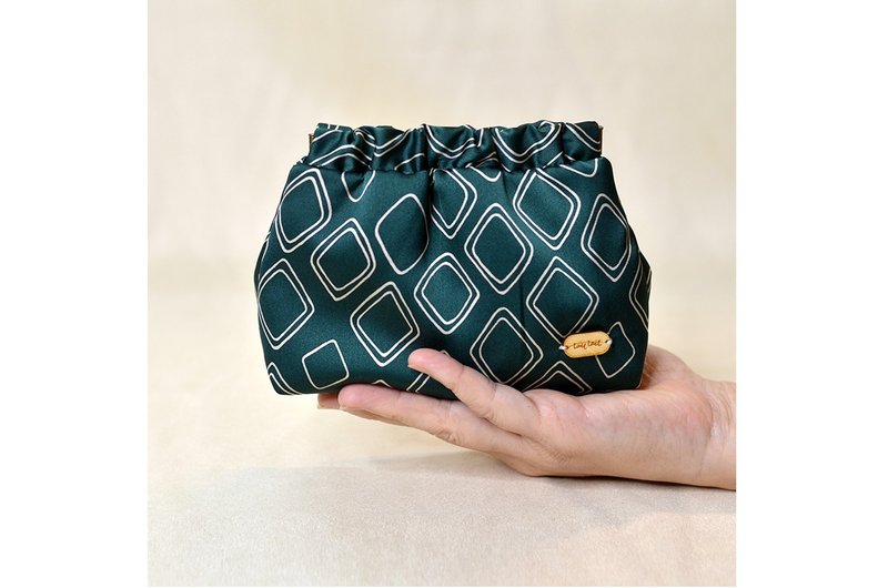 【日本布料】仿丝弹片口金化妆包 / 随身小物包 # 普普风 - 化妆包/杂物包 - 棉．麻 