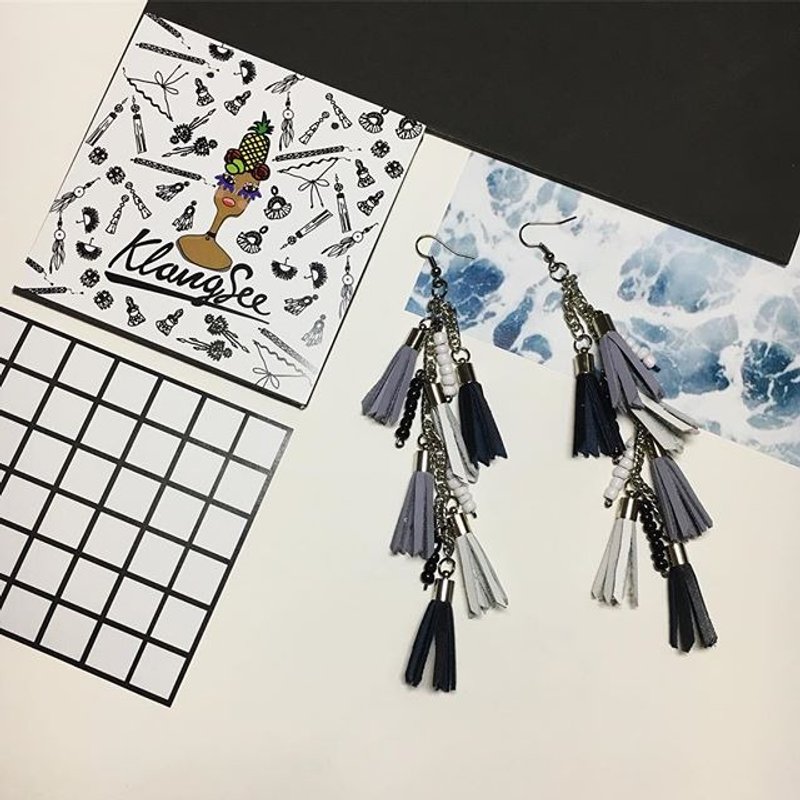 earrings: leather tassel - 耳环/耳夹 - 其他材质 灰色