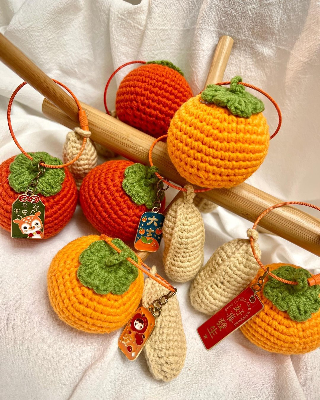 【兔贝儿】编织作品~好柿花生~新年小物~钥匙圈/两色 - 钥匙链/钥匙包 - 棉．麻 白色