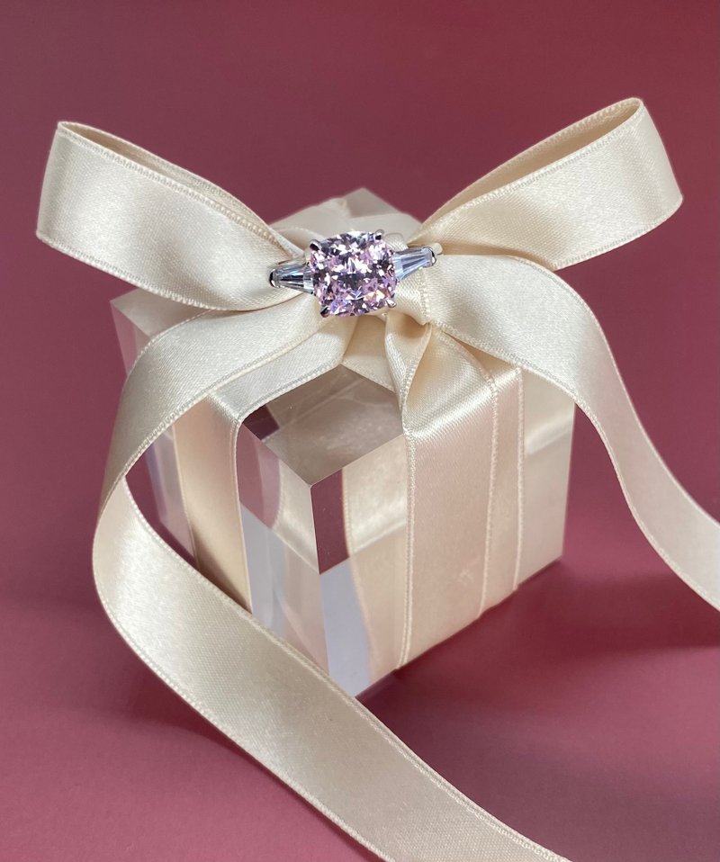 Cushion Pink 戒指/ 925纯银镀18K白金/ 方晶锆石 - 戒指 - 纯银 粉红色