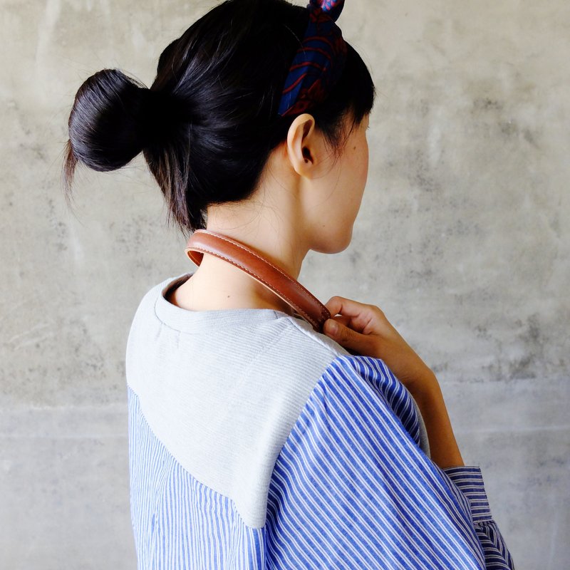 真皮革减压手机挂绳-焦糖色(定制化英文名字) - 手机配件 - 真皮 咖啡色