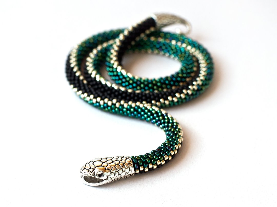 Snake bead necklace, Ouroboros, Beaded statement necklace, Snake skin necklace - 项链 - 玻璃 绿色