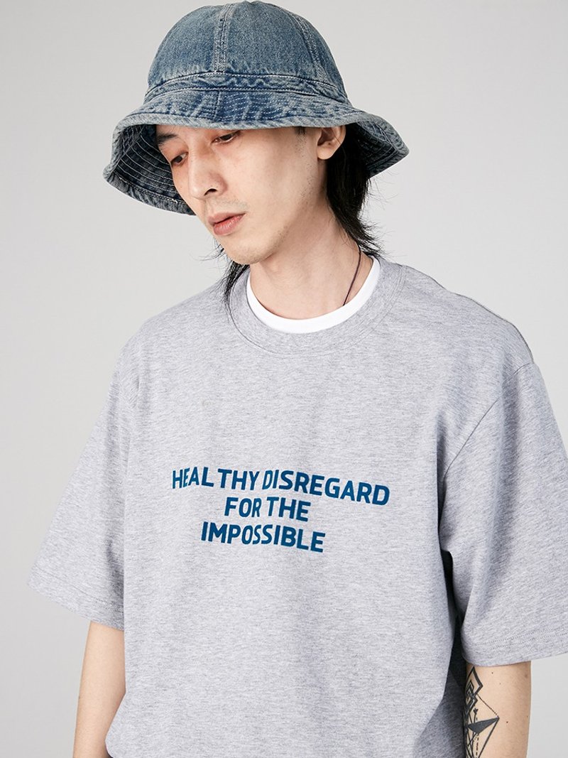 DAKYAM2020SS文字植绒印花短袖男TEE - 男装上衣/T 恤 - 棉．麻 多色