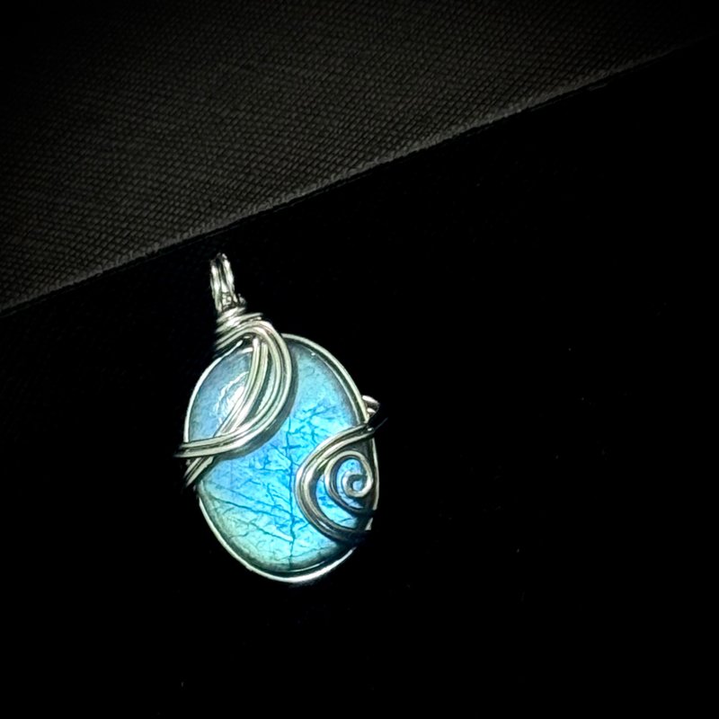 【破茧】 金属编织 拉长石项链 - 项链 - 水晶 蓝色