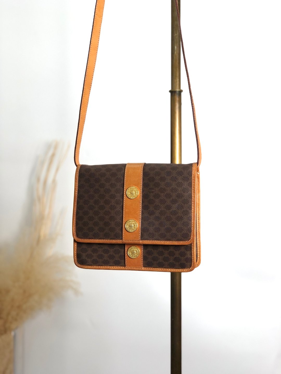 【日本直送 名牌中古包】CELINE  સελિને 马车LOGO 肩背包 棕色 奖章 PVC 皮革 vintage 古董 tab6bn - 侧背包/斜挎包 - 防水材质 咖啡色