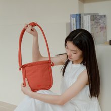 松松散步侧背小包 - 橘红