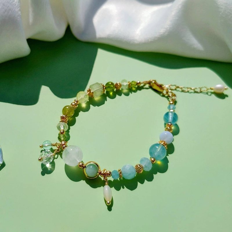 停止与前行。白幽灵 拓帕石 葡萄石 14K包金 水晶矿石设计手链 - 手链/手环 - 水晶 绿色