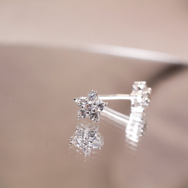 【SWS饰品】迷你花耳环 925纯银 花朵锆石 日常穿搭 可爱小资饰品 - 耳环/耳夹 - 纯银 银色