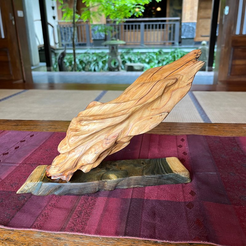 雕刻件　台湾桧木　巴拉圭绿檀底座 - 摆饰 - 木头 橘色