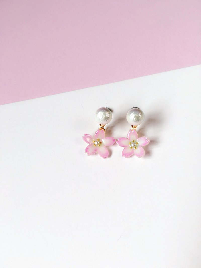 *Haku·Neko* [限定-桜] 手绘粉红樱花棉棉珠子耳环 - 耳环/耳夹 - 压克力 粉红色