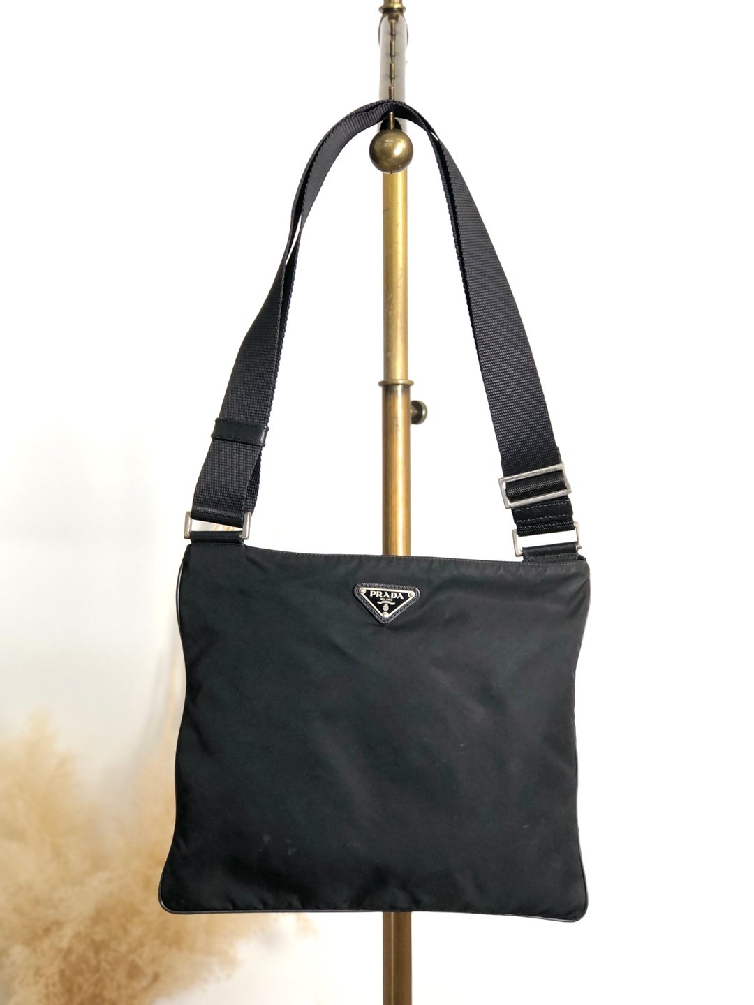 【日本直送 名牌中古包】PRADA 普拉达 黑色肩背包 经典三角形标志 尼龙 复古 经典 jxt8gd - 侧背包/斜挎包 - 尼龙 黑色