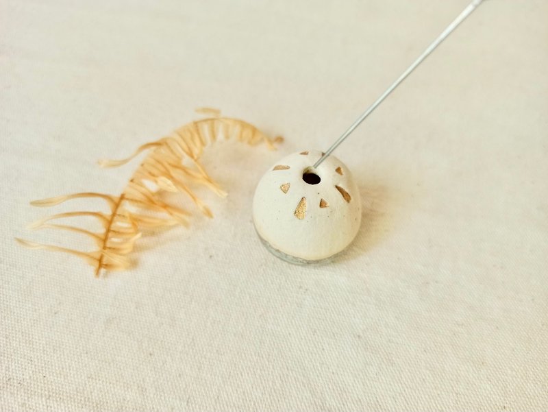 迷你桌上型扩香小花瓶 - 香薰/精油/线香 - 陶 白色