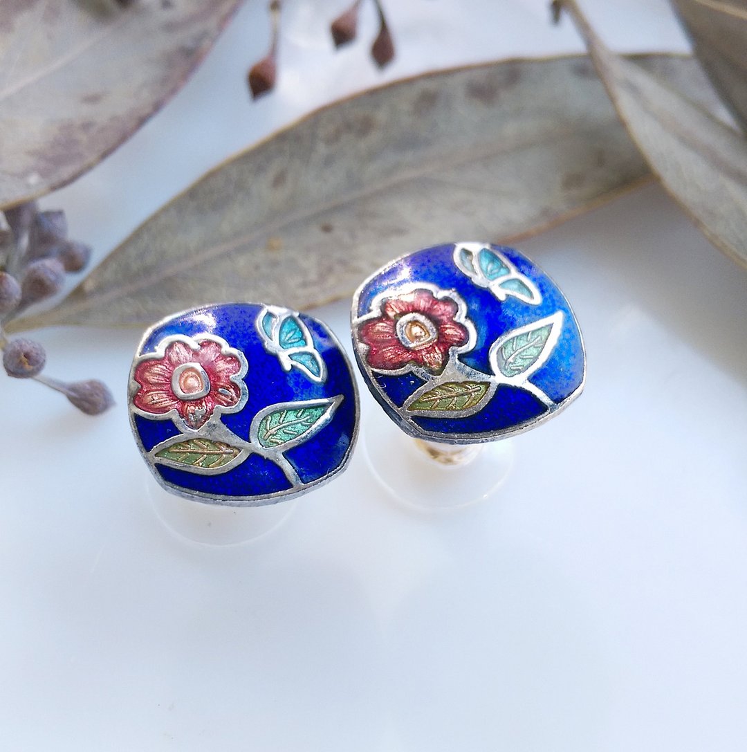 Vintage Jewelry  早期台湾制 景泰蓝 - 小巧 蓝底 小花卉 针式耳环 - 耳环/耳夹 - 其他材质 金色