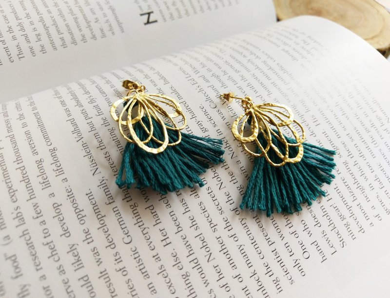 流年。扭结  粗流苏黄铜耳环(针式、夹式) - 耳环/耳夹 - 其他金属 绿色