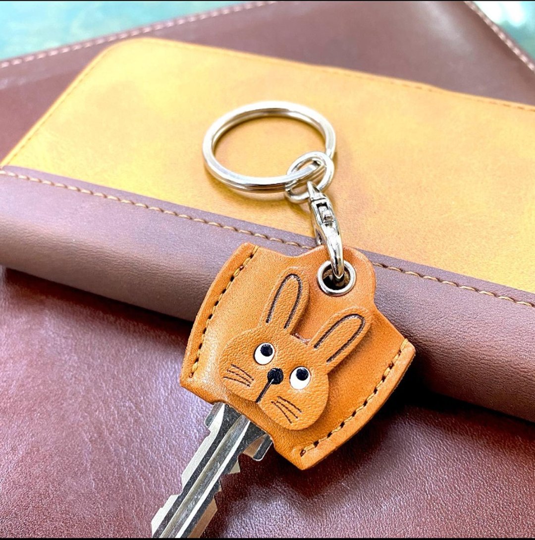 Rabbit Key cover/ key cap genuine leather handmade in Japan VANCA - 钥匙链/钥匙包 - 真皮 咖啡色