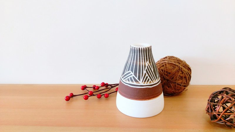 生日情人节礼物首选  手拉坯 刻刻系列花瓶2 - 植栽/盆栽 - 瓷 多色